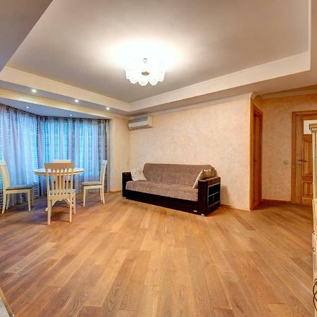 Apartments Near The Shopping Center Gulliver 基輔 外观 照片