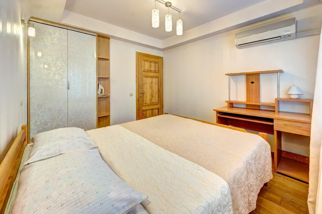 Apartments Near The Shopping Center Gulliver 基輔 外观 照片