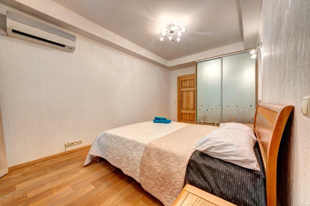 Apartments Near The Shopping Center Gulliver 基輔 外观 照片